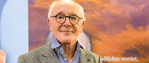 Martin Mosebach am Stand der dtv Verlagsgesellschaft bei der Frankfurter Buchmesse 2022 